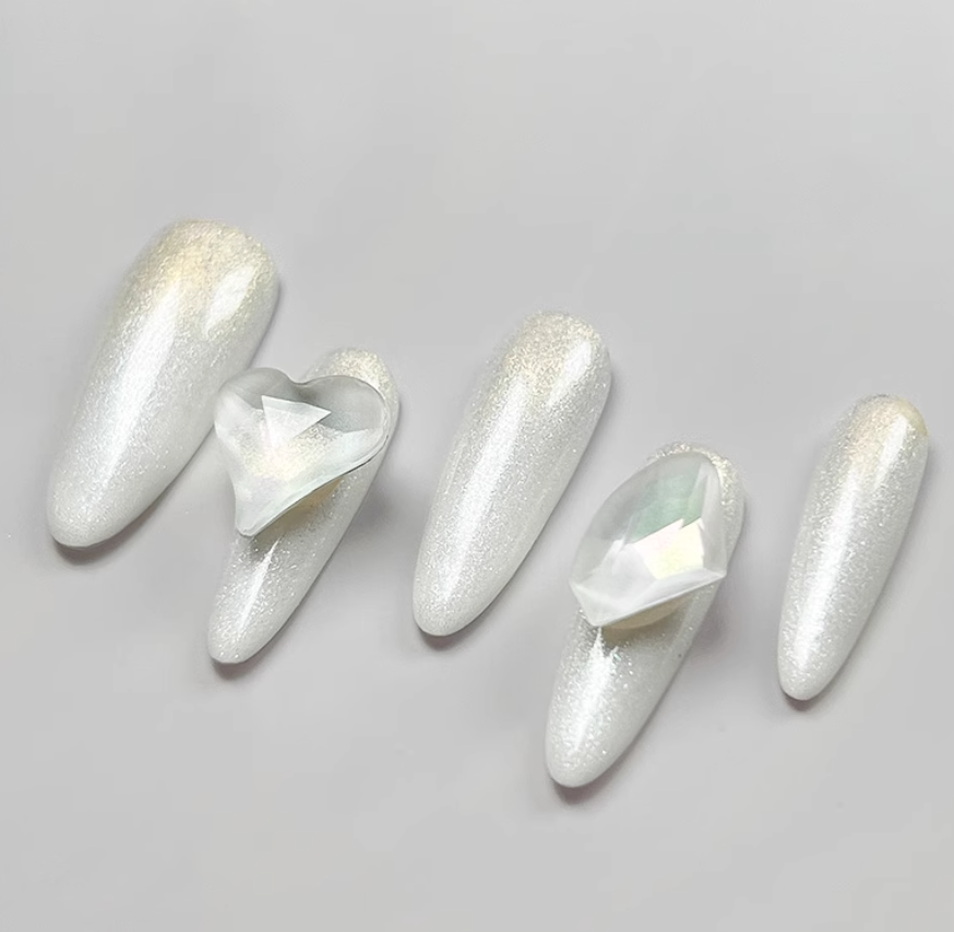 Moonlight White Ice Crystal Heart Press-On Nail T 247