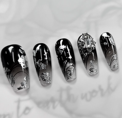 Silver & Black Press-On Nails T249